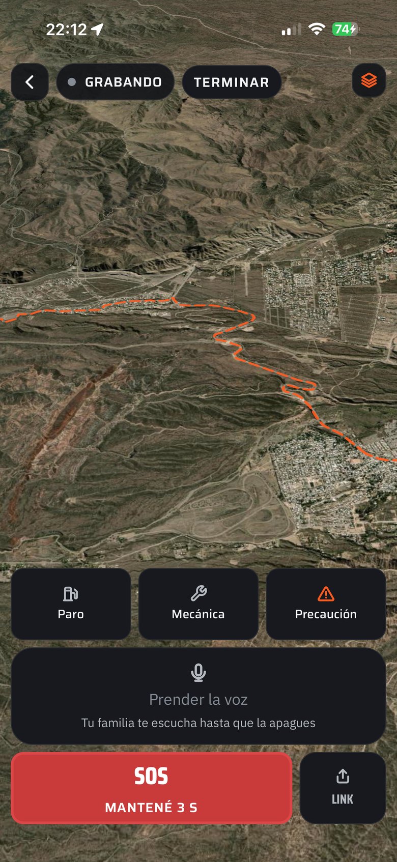Pantalla real del modo en ruta: grabando, botones de paro, mecánica y precaución, la voz y el SOS